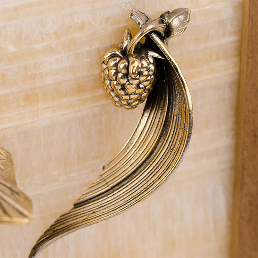 Бронзовая картина из оникса "Лягушка"