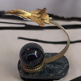 Бронзовый сувенир "Взлет" (шар)